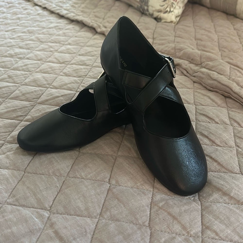 NWOT Anthropology Maeve Flat